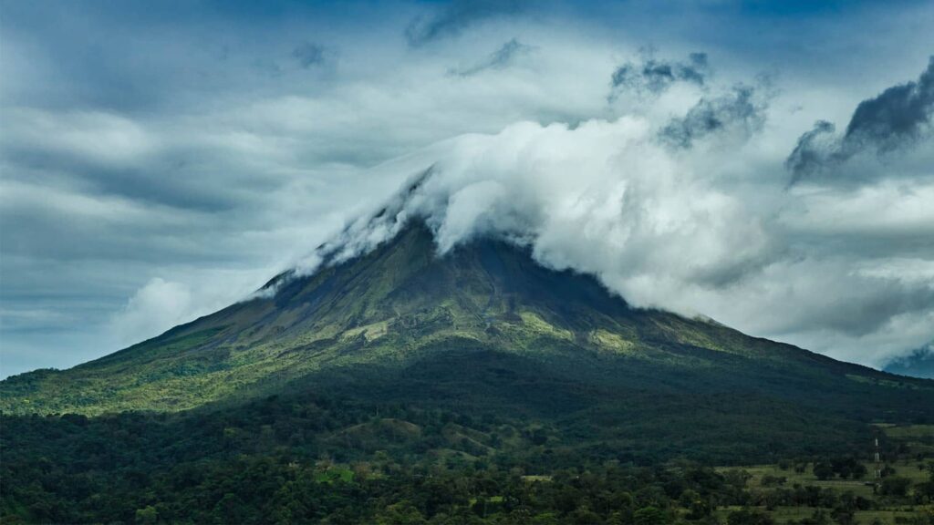 вулкан Ирасу - самый высокий вулкан коста рики